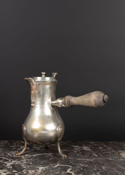 Cafetière tripode en métal plaqué d'argent,...