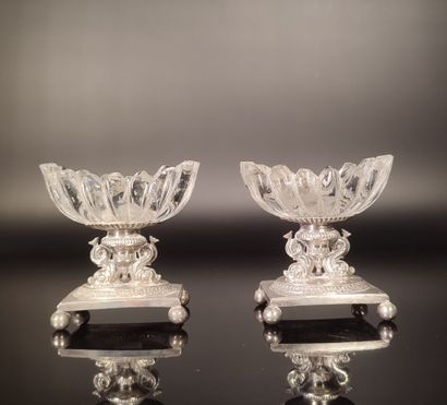 Ensemble en argent: 
- paire de salières...