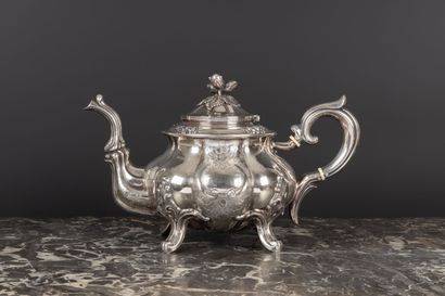 Théière en argent à côtes à décor de cartouches...
