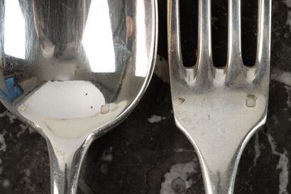 Ménagère de couverts en argent, modèle uni...
