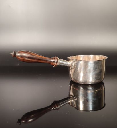 Cassolette en argent uni, manche en bois...