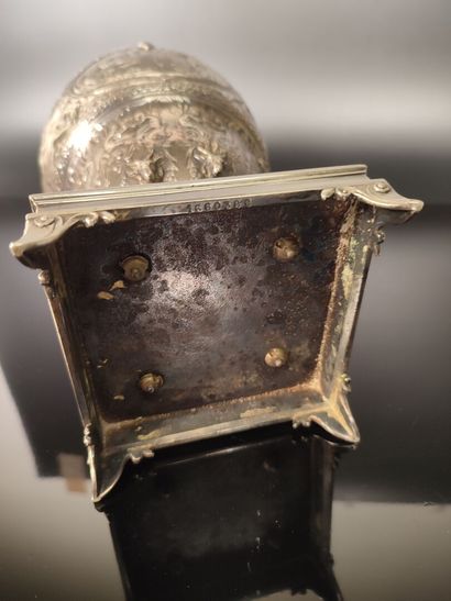CHRISTOFLE. Vase richement décoré dans le...