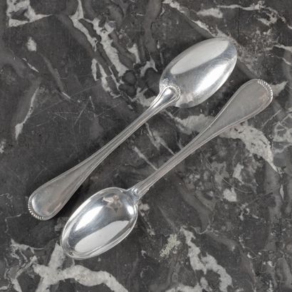 Série de 10 cuillers à moka en argent. Orfèvre...