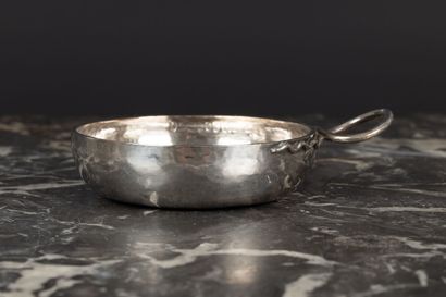 Tasse à vin en argent 2ème titre, le corps...