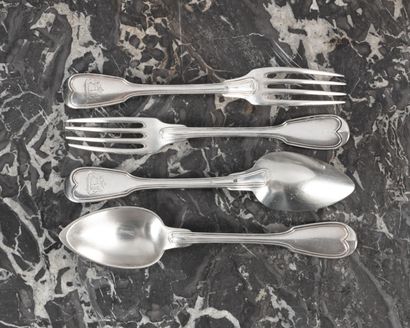 Ensemble de couverts en argent à filets:...