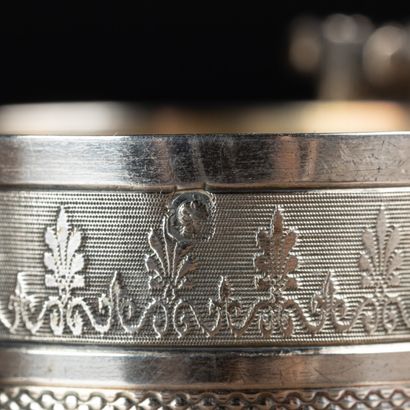 Lot de deux tasses et sous tasses en argent...