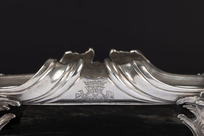 Porte huilier en argent de forme ovale, reposant...