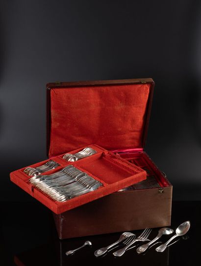 Ménagère de couverts en argent à filets:...