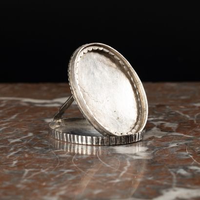 Médaillon en argent formant reliquaire, de...