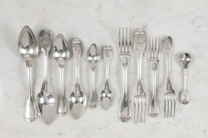 Ménagère de couverts en argent à filets:...