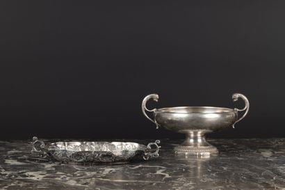 2 coupes en argent, l'une unie et l'autre...