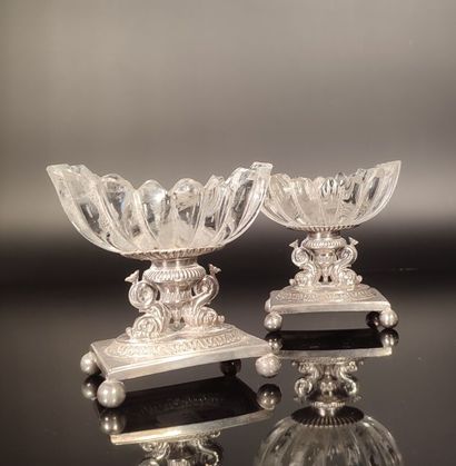 Ensemble en argent: 
- paire de salières...