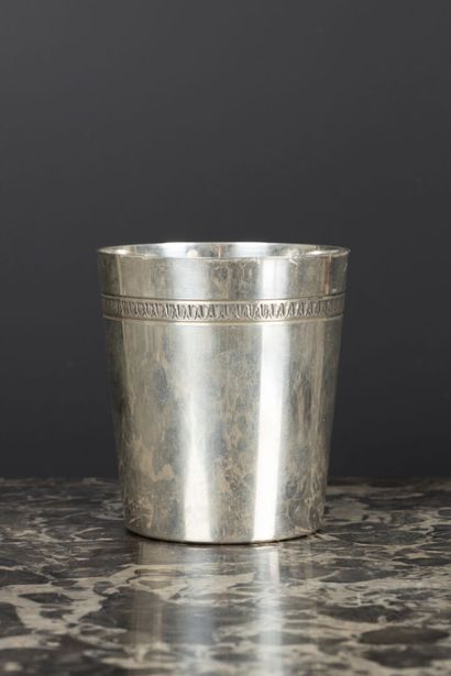 Timbale en argent à décor d'une frise de...