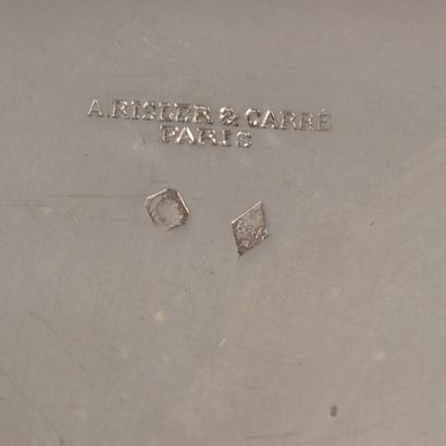 Jatte triangulaire en argent à contours,...