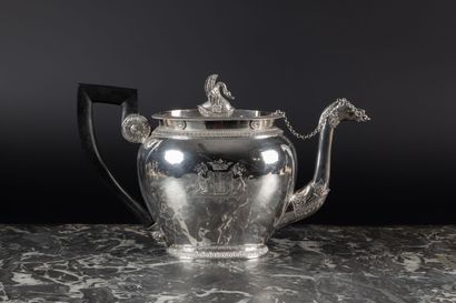 Théière ovale en argent uni, décor de cygne,...