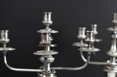 Paire d'importants candélabres à cinq lumières...