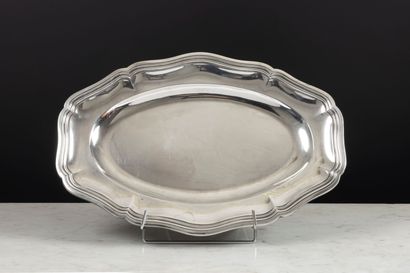 Plat ovale à contours et filets forts en...