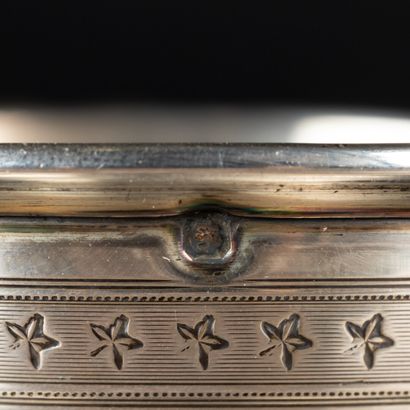 Lot de deux tasses et sous tasses en argent...