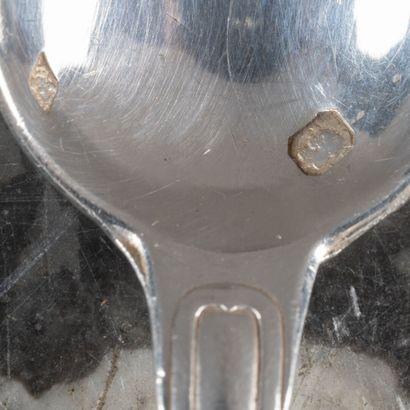 Série de 10 cuillers à moka en argent. Orfèvre...