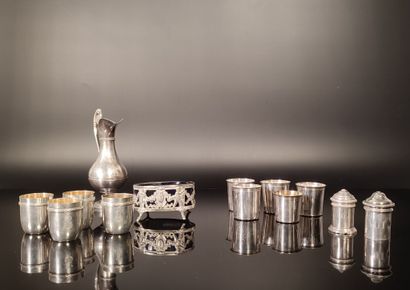 Ensemble en argent: 334 g net
- 5 gobelets...