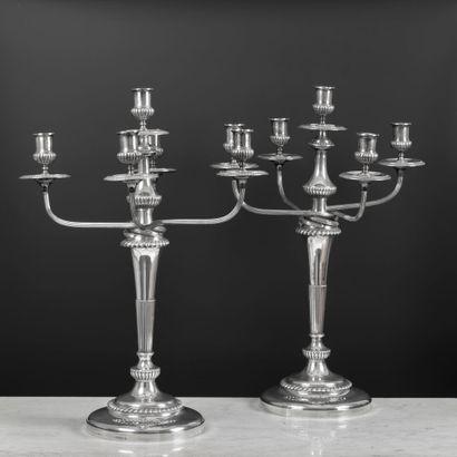 Paire d'importants candélabres à cinq lumières...