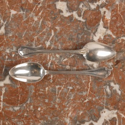 Série de 12 petites cuillers en argent, modèle...