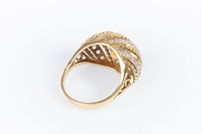 Bague boule en or de deux tons sertie de...