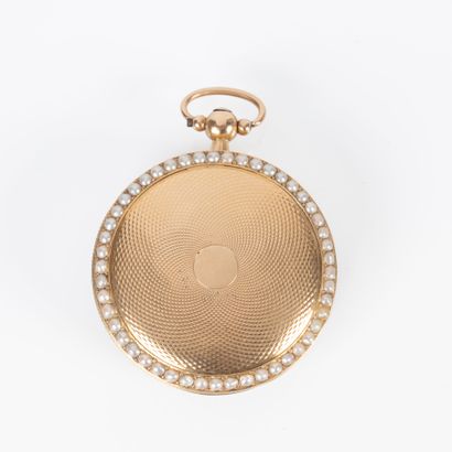 Montre de poche en or sertie de demi-perles...