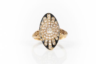 Bague navette en or émaillé bleu marine et...