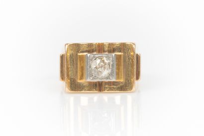 Bague tank en or de deux tons sertie d'un...