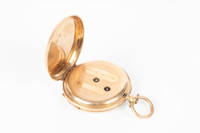 Montre de col en or guilloché et gravé de...