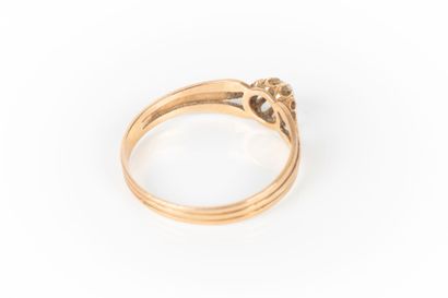 Bague solitaire en or rose sertie d'un diamant...