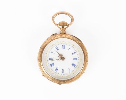 Montre de col en or guilloché et gravé de...