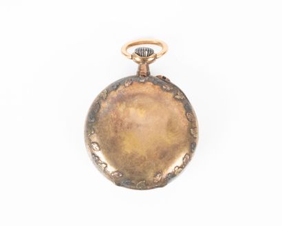 Montre de col en or guilloché et gravé de...