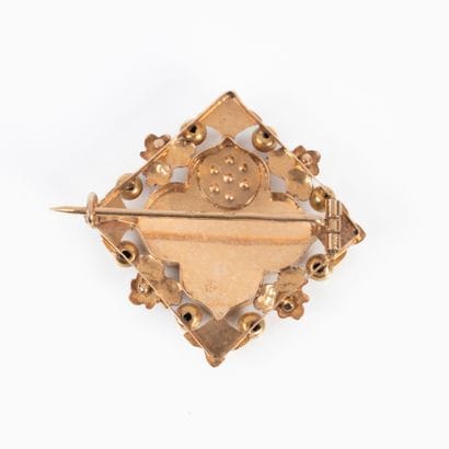 Broche rosace en or rose et jaune serti de...
