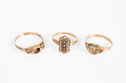 3 bagues en or serties de petites pierres...