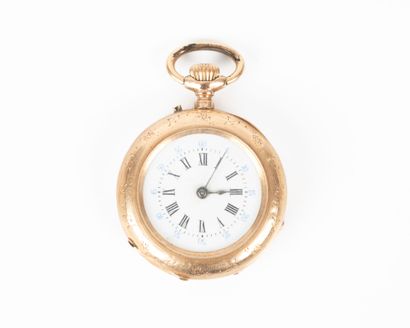 Montre de col en or gravé de fleurs. Cache-poussière...