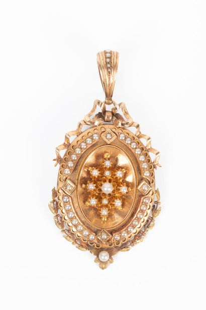 Parure en or rose et jaune sertie de petites...