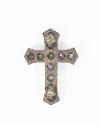Croix en argent sertie de 11 diamants taille...