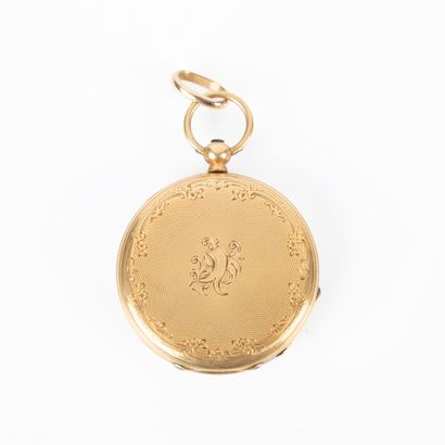 Montre de col en or gravé et guilloché, le...