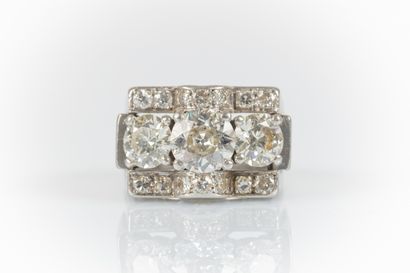 Bague en platine sertie d'un diamant taille...
