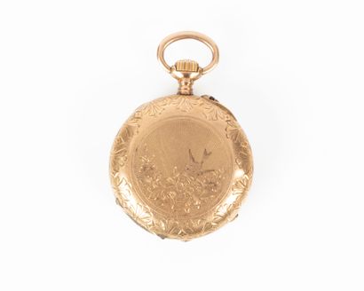 Montre de col en or guilloché et gravé de...