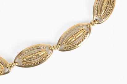Bracelet en or à maillons filigranés. XIXème...