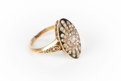 Bague navette en or émaillé bleu marine et...