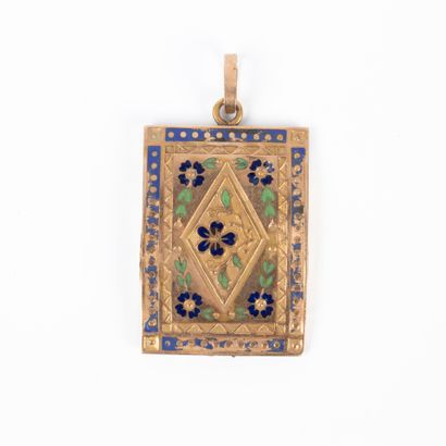Pendentif en or émaillé à décor de roses,...