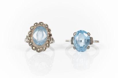 2 bagues en argent serties de pierres bleues...