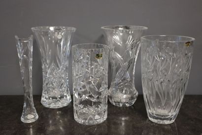 Lot including 5 cut crystal vases. 
Height:...