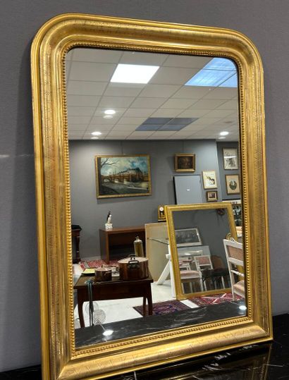 Gilded wood mirror decorated with pearls...