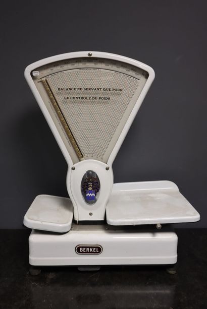 Berkel white enamel scales with coat-of-arms...
