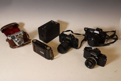 Set of 6 cameras including Canon T50, Kodak...